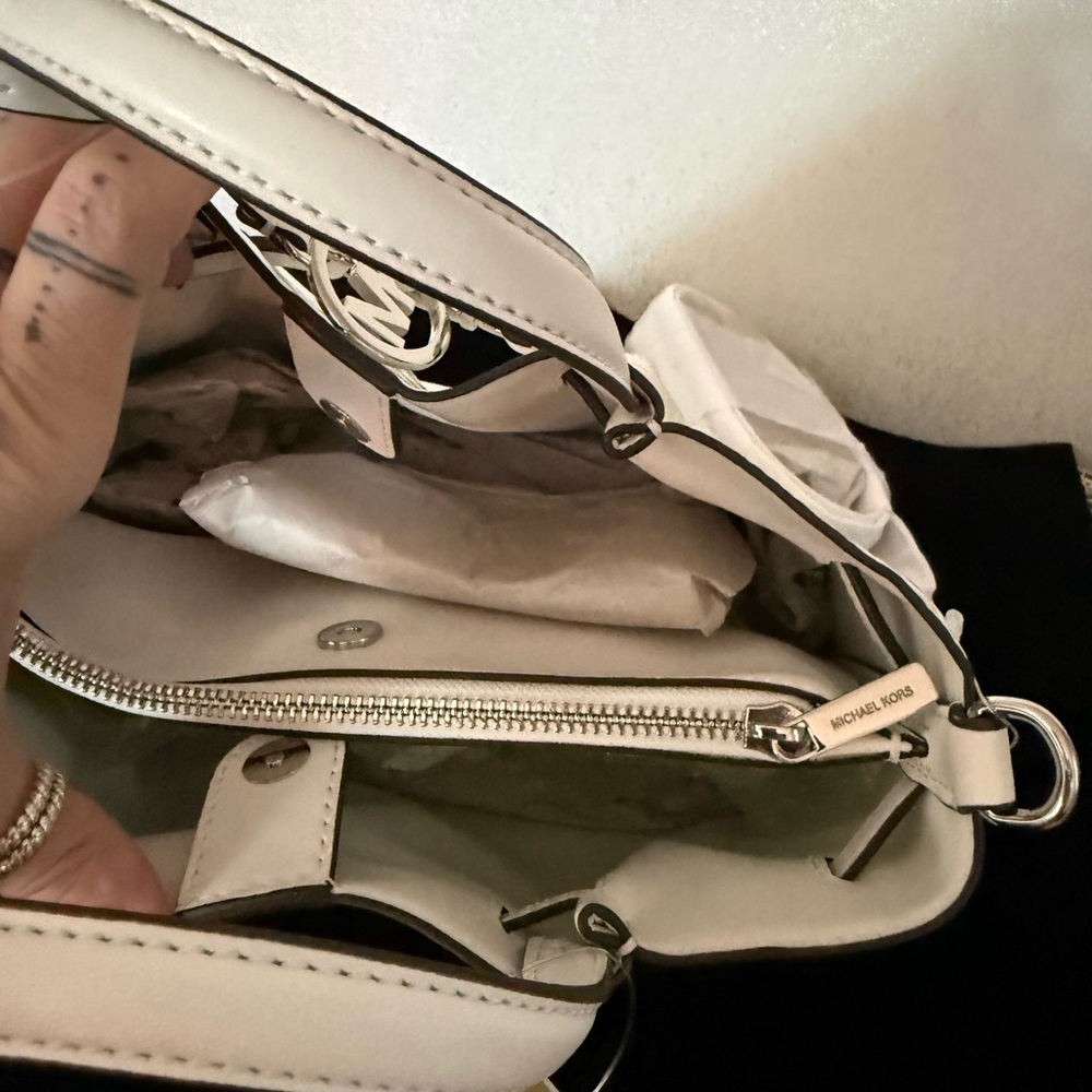 🎊LAST WEEKEND 🎊Michael Kors Cream Croc-Embossed Satchel - Picture 8 of 8